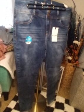Willflower Women's Skinny Jeans in Medium Blue Wash
